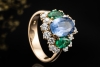 Farbenfroher Cluster Ring mit Saphir Smaragd Diamanten in 750er Roségold 