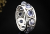 Memoire Ring mit Cabochon Iolith Goldschmiedearbeit in 750er Weißgold 