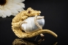 Anhänger Brosche Krokodil Barockperle und Diamanten Gelbgold Handarbeit 