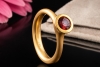 Hollfelder Creations Solitär Ring Roter Granat Mattiertes 750er Roségold 
