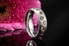 Mattierter Ring rundum mit farbigen Brillanten Mattiertes 750er Weißgold 