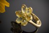 Designer Ring Motiv Blume mit Goldberyll und Peridot in 750er Gelbgold LP 2.710,- 