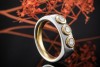 Massiver Ring mit drei Top Brillanten Weißgold 750 mit Gelbgold Fassung 