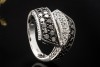 Black and White Ring Crossover mit Diamanten 750er Weißgold Handarbeit 