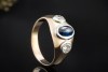 Klassischer Ring mit Saphir Cabochon und Diamanten Roségold mit Weißgold 
