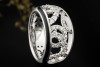 Leo Wittwer Ring Offene Diamant Ornamente Schwarze Emaille in Weißgold 