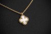 Van Cleef & Arpels Collier Sweet Alhambra mit Perlmutt in 750er Gelbgol 