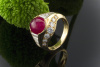 Goldschmiedearbeit Ring mit Rubin Cabochon & Diamanten in 750er Gold 