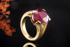 Hans Dieter Krieger Ring mit Traum Rubin und Diamanten in Gelbgold 750 