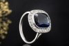 Antiker Saphir Ring mit Diamantkranz im Cushion Design in 750er Weißgold 