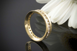 Feiner kleiner Memoire Ring mit 0,70 Carat Brillanten in 585er Gelbgold