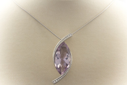 Collier Amethyst & Brillanten 950er Palladium Anhänger an Weißgold Kette