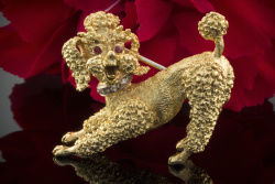 Hund Pudel Brosche Nadel mit Diamanten & Rubin Augen in 750er Gelbgold