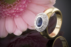 Klassischer Saphir Ring Massiv mit Brillanten in 750er Gelbgold