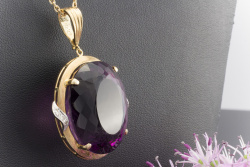 Riesiger Amethyst in 585er Gelbgold Anhänger mit Brillanten in Weißgold