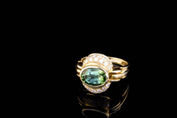 Grüner Turmalin Ring Oval in 750er Gelbgold mit Top Diamanten Brillanten