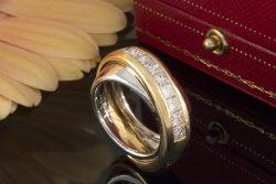 Exklusiver Cartier Ring mit großen Carré Diamanten Gelbgold Weißgold Bicolor 750