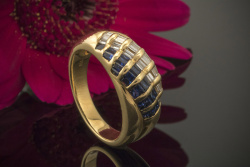 Blau Weiss Ring Baguette Diamanten und Saphir in 750er Gelbgold Arbeit