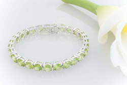 PERIDOT Designer Armband mit 70 Ct Peridot in 750 Weißgold 