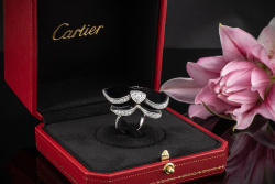 Cartier Ring Caresse DOrchidées Schwarzer Onyx und Diamanten in Weißgold