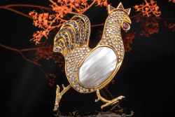 Brosche Hahn Huhn mit Mabe Perle Rubin Saphir und Brillanten in Gold 750