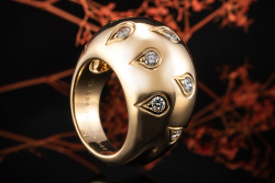 Eleganter Cartier Ring mit 11 Top Diamanten Brillanten in 750er Gelbgold