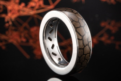 Leo Wittwer Ring mit Emaille Braun Coffee Mosaik in Weißgold 750 Arbeit