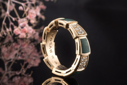 BVLGARI Serpenti Viper Ring mit Malachit und Diamanten in 750er Rosegold