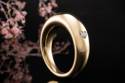 Chaumet Paris Ring mit 1 Diamant im Herzschliff in 750er Gelbgold Arbeit