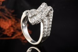 Ring Schleife 3 Ct. Diamanten Brillant- und Baguette-Schliff in Weißgold