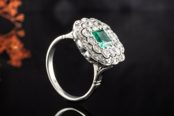 Art deco Ring mit Smaragd im Princess Schliff und Diamanten in Weißgold