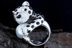 Panther Ring mit Onyx Perle und Brillanten in 750er Weißgold Tier Motiv