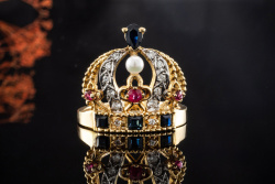 Ring Krone mit Perle Diamanten Rubin und Saphir in 750er Gelbgold Arbeit