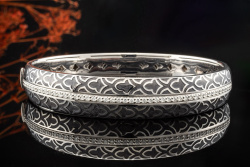 Leo Wittwer Armreif Armband Graue Kaltemaille und Diamanten in Weißgold
