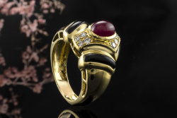 Rubin Cabochon Ring Spitz zulaufend mit Onyx und Diamanten Gelbgold 750