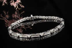 Armband mit Diamanten in Weißgold 750 Arbeit Brillant- Baguette-Schliff