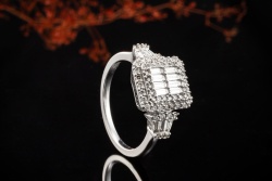 Diamant Ring Eckig mit Baguette-Diamanten und Brillanten in Weißgold 750