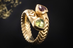 Bvlgari Spiga Herz Ring mit Rubellit Peridot Flexibel in 750er Gelbgold