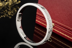 Cartier Love Armreif Klassisch Diamanten Ausgefasst in Weißgold Full Set