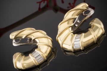 Massiv gearbeitete Ohrclips mit Baguette Diamanten 2 Ct in 750er Gelbgold