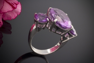 Art Deco Platin Ring mit 3 x Amethyst imposant in 900er Platin Goldschmiedearbeit