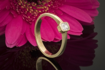 Solitär Diamant Ring Emerald Schliff Goldschmiedearbeit in Gelbgold 585