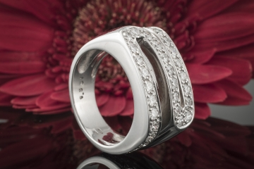 Ring S Design mit 1,30 Carat Top Wesselton Brillanten in 750er Weißgold