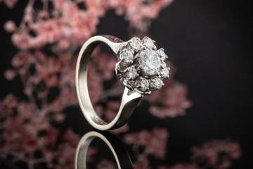 Stilvoller BrillantRing Ring klassisch feurig mit Brillanten in Weißgold