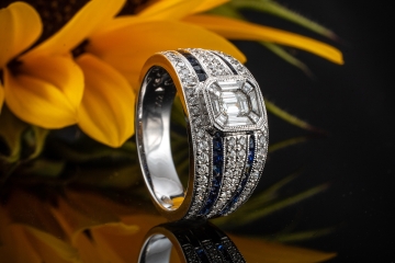 Fabelhafter Diamant Ring Emerald Cut mit Brillanten & Saphir in Weißgold