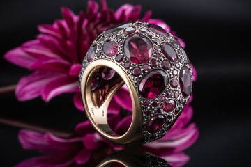 Großer Pomellato Ring Tabou mit Rhodolith Granat in 750er Roségold Gr 53