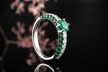 Smaragd Ring Rundschliff Grün Weiß mit Diamanten Brillanten Weißgold 750