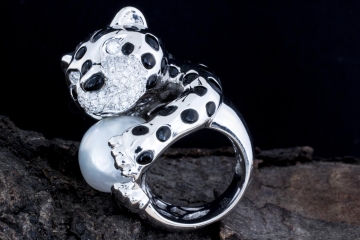 Panther Ring mit Onyx Perle und Brillanten in 750er Weißgold Tier Motiv