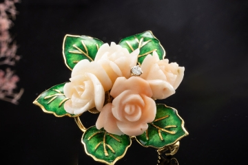 Vintage Brosche Koralle Rosen Emaille Blätter Blumengruß in Gelbgold 750