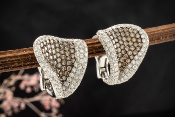 Diamant Ohrstecker mit Clip Weiße und braune Brillanten in Weißgold 750